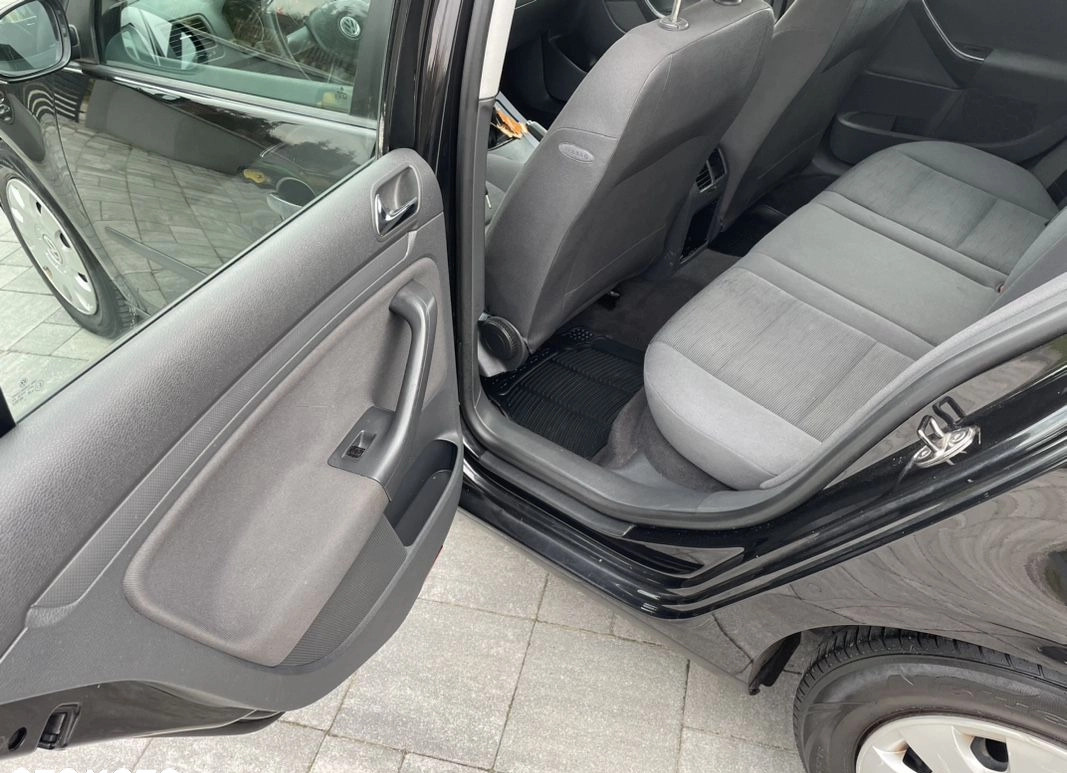 Volkswagen Golf cena 14000 przebieg: 175000, rok produkcji 2006 z Rzeszów małe 191